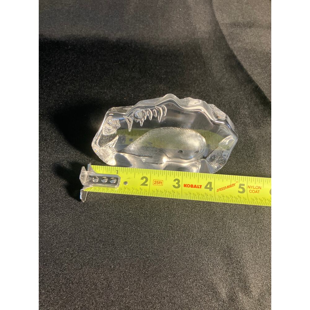 Mats Jonasson Sweden Baby Seal Lead Crystal Paperweight Scratches Back - Picture 8 of 11